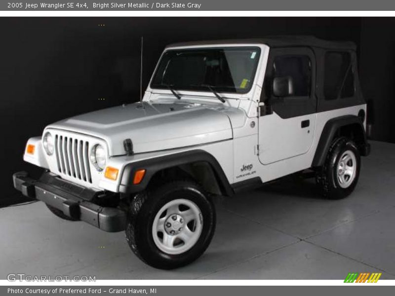 Front 3/4 View of 2005 Wrangler SE 4x4