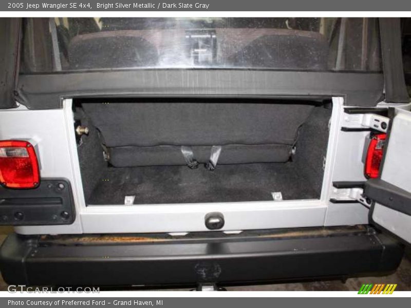 Bright Silver Metallic / Dark Slate Gray 2005 Jeep Wrangler SE 4x4