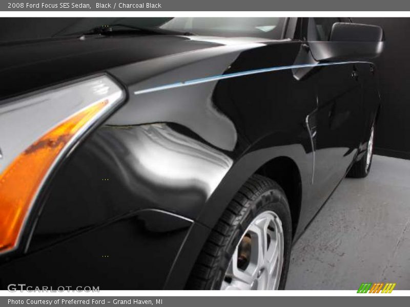 Black / Charcoal Black 2008 Ford Focus SES Sedan