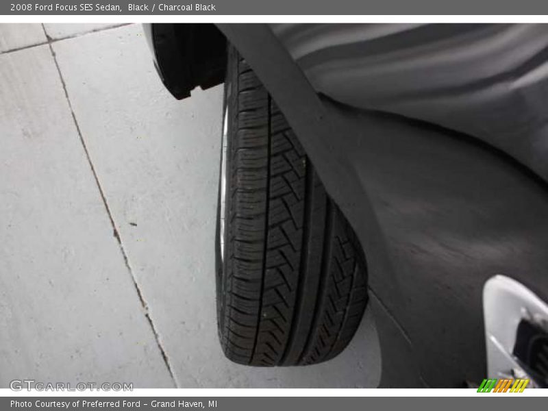 Black / Charcoal Black 2008 Ford Focus SES Sedan