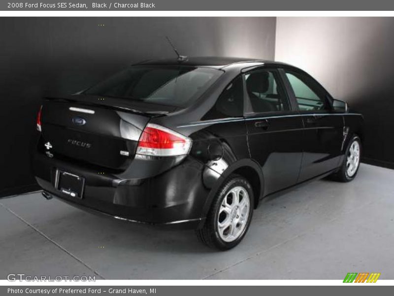 Black / Charcoal Black 2008 Ford Focus SES Sedan