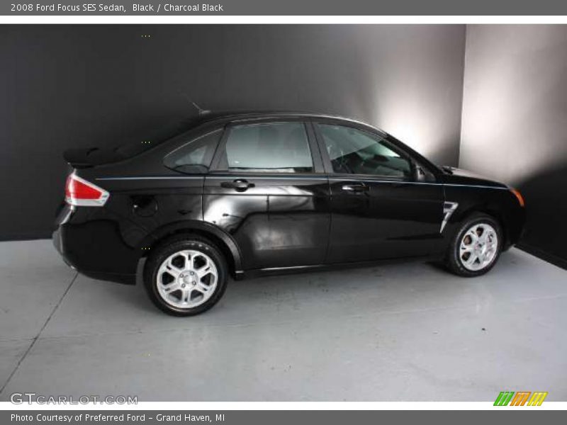Black / Charcoal Black 2008 Ford Focus SES Sedan