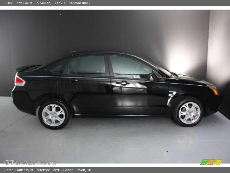 Black / Charcoal Black 2008 Ford Focus SES Sedan