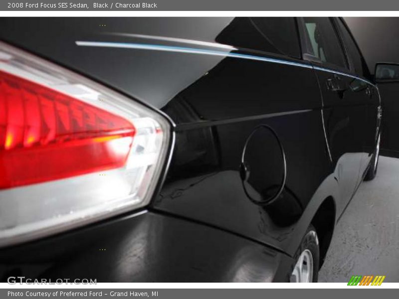 Black / Charcoal Black 2008 Ford Focus SES Sedan