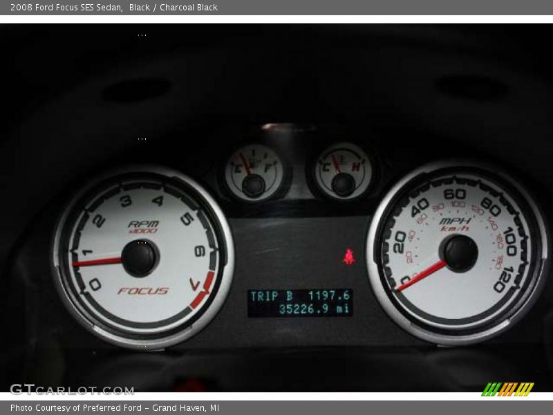 Black / Charcoal Black 2008 Ford Focus SES Sedan