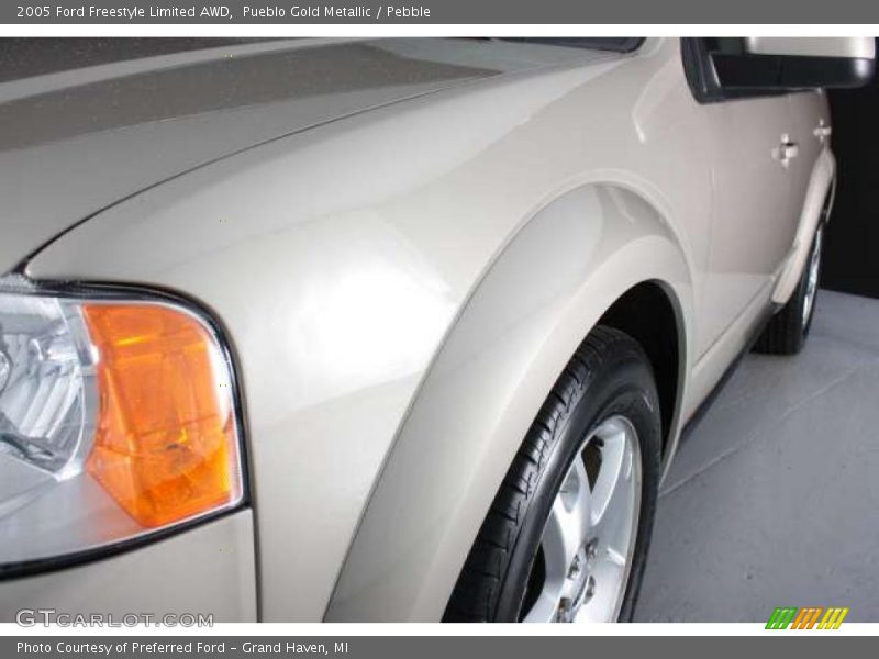 Pueblo Gold Metallic / Pebble 2005 Ford Freestyle Limited AWD