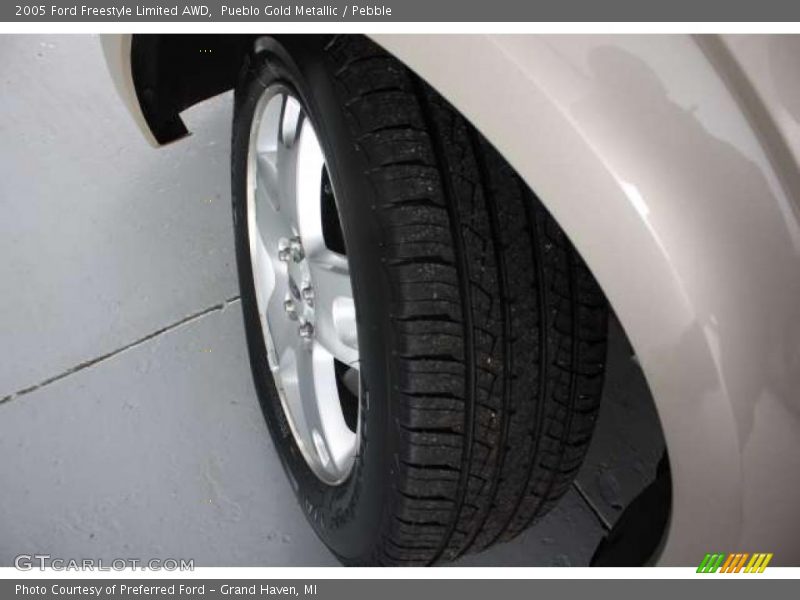 Pueblo Gold Metallic / Pebble 2005 Ford Freestyle Limited AWD