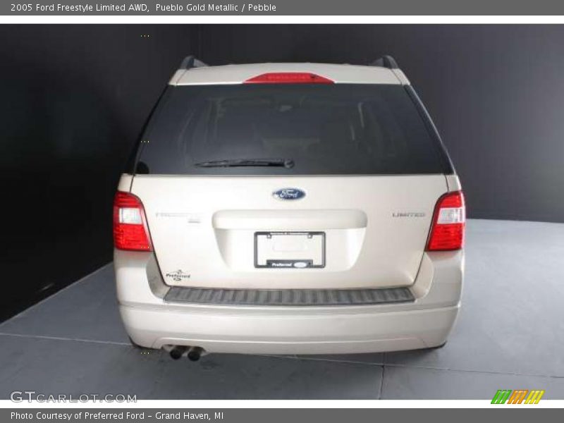 Pueblo Gold Metallic / Pebble 2005 Ford Freestyle Limited AWD