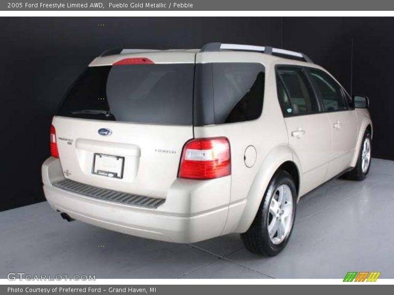 Pueblo Gold Metallic / Pebble 2005 Ford Freestyle Limited AWD