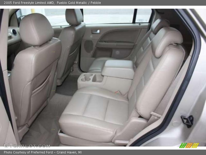  2005 Freestyle Limited AWD Pebble Interior
