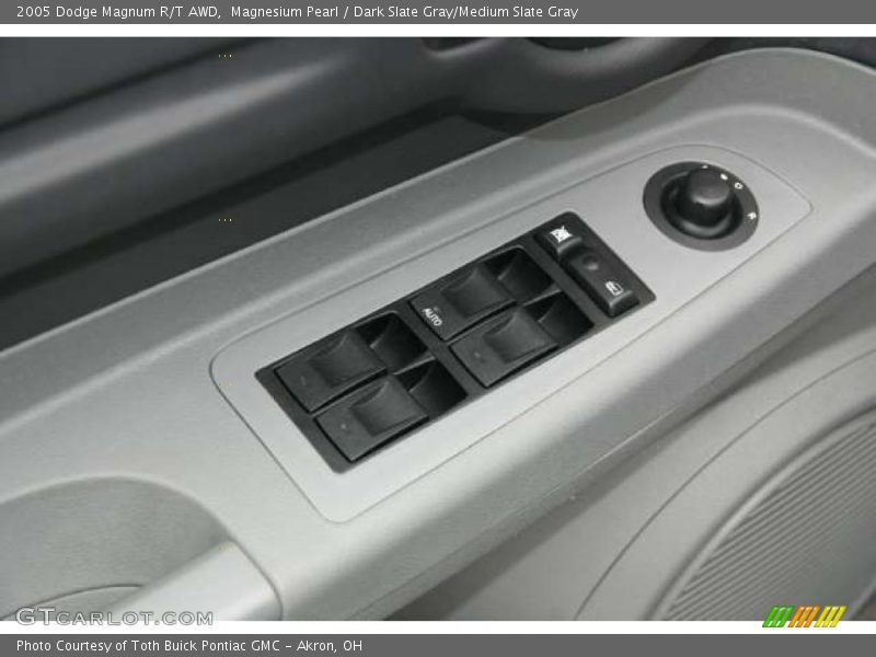 Magnesium Pearl / Dark Slate Gray/Medium Slate Gray 2005 Dodge Magnum R/T AWD