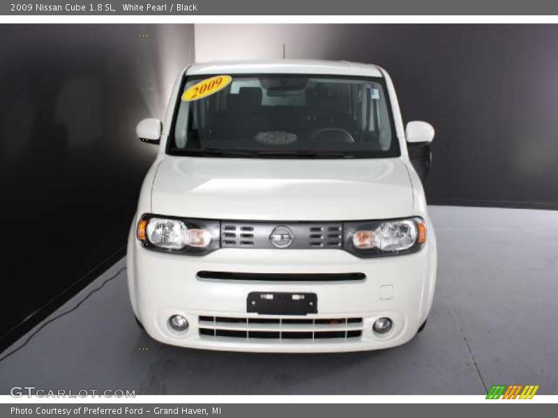 White Pearl / Black 2009 Nissan Cube 1.8 SL