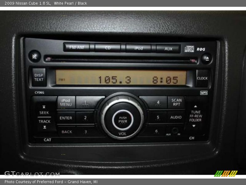 White Pearl / Black 2009 Nissan Cube 1.8 SL