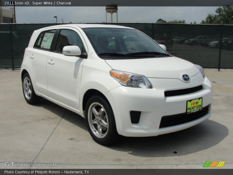 Super White / Charcoal 2011 Scion xD