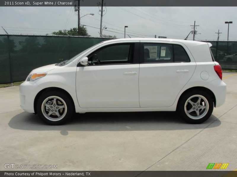 Super White / Charcoal 2011 Scion xD