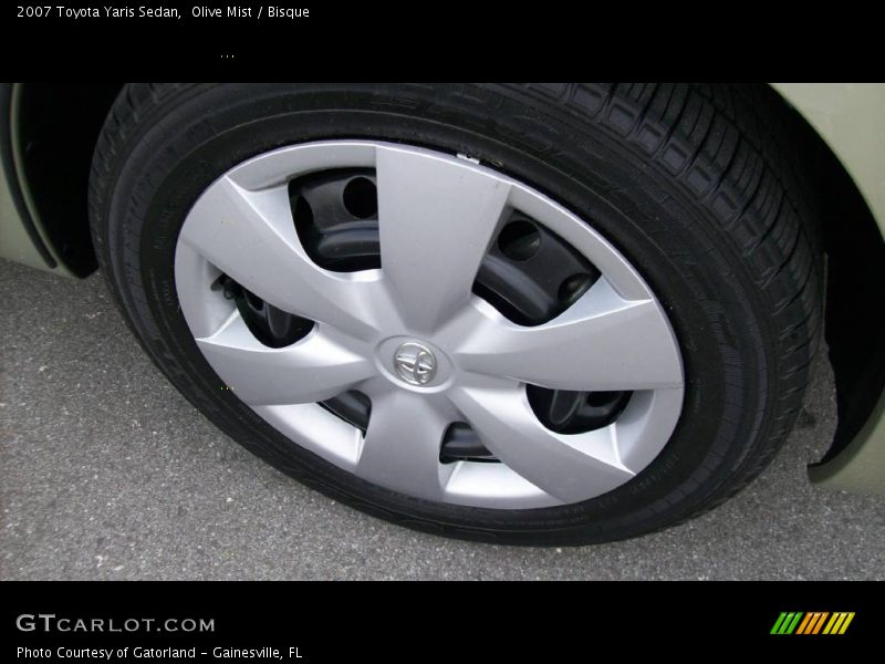 Olive Mist / Bisque 2007 Toyota Yaris Sedan