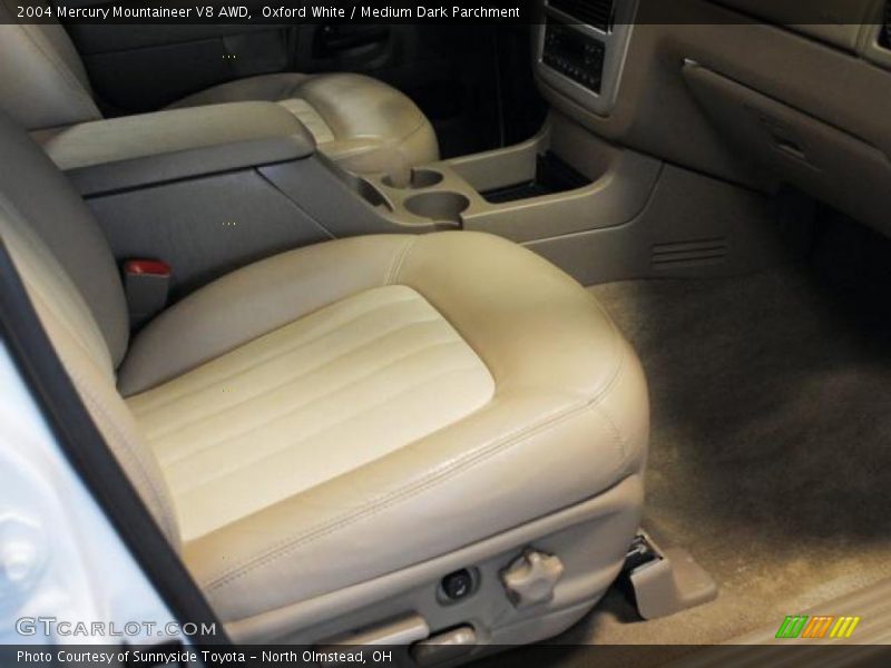 Oxford White / Medium Dark Parchment 2004 Mercury Mountaineer V8 AWD