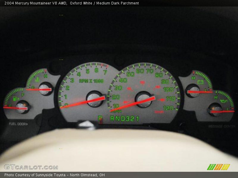 Oxford White / Medium Dark Parchment 2004 Mercury Mountaineer V8 AWD