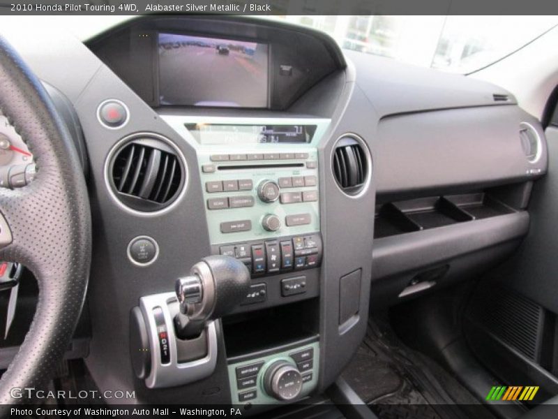 Controls of 2010 Pilot Touring 4WD