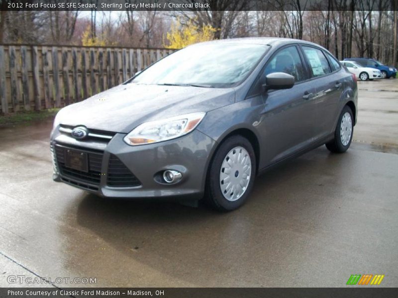 Front 3/4 View of 2012 Focus SE SFE Sedan