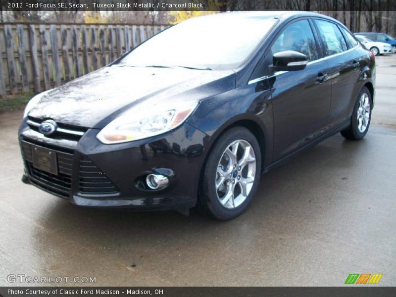 Front 3/4 View of 2012 Focus SEL Sedan