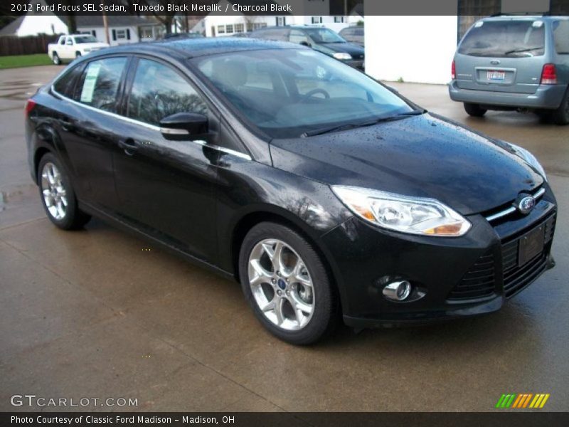 Front 3/4 View of 2012 Focus SEL Sedan