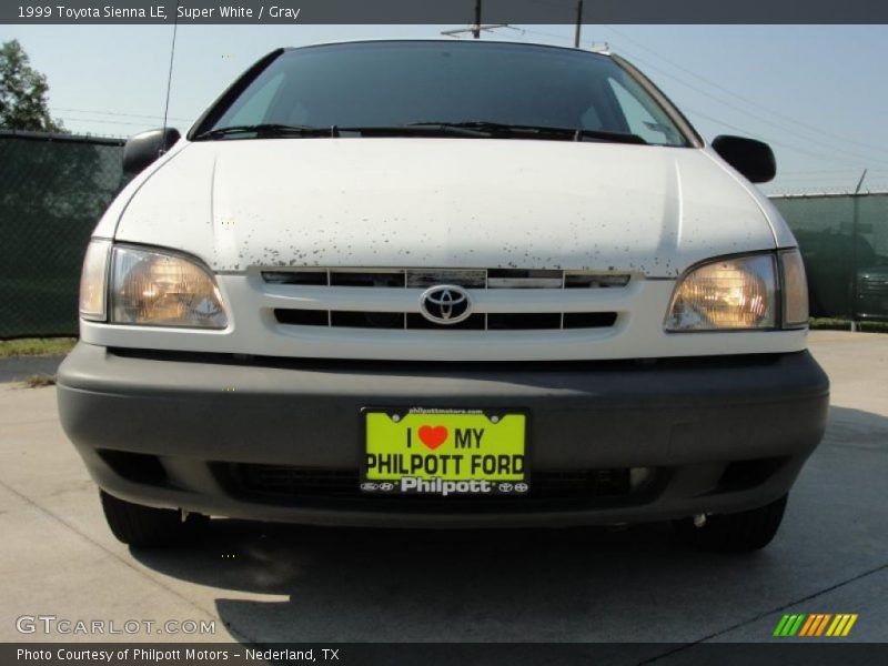 Super White / Gray 1999 Toyota Sienna LE