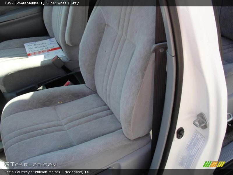 Super White / Gray 1999 Toyota Sienna LE