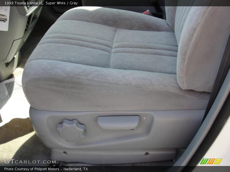 Super White / Gray 1999 Toyota Sienna LE