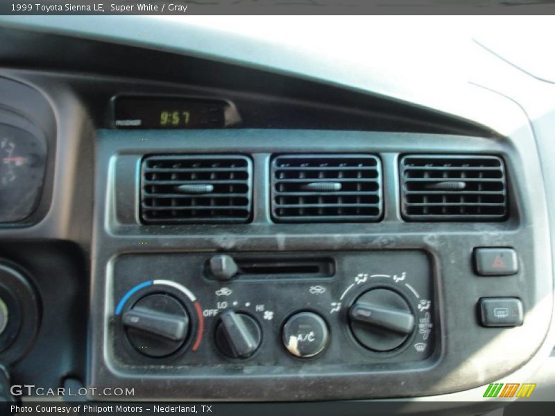 Super White / Gray 1999 Toyota Sienna LE