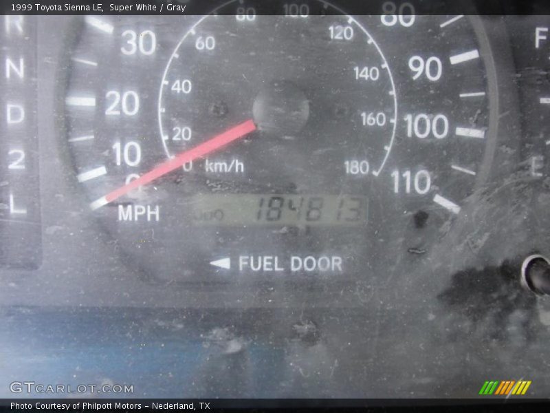 Super White / Gray 1999 Toyota Sienna LE