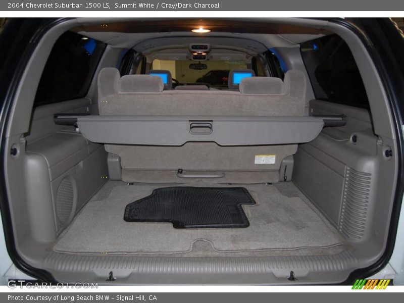  2004 Suburban 1500 LS Trunk