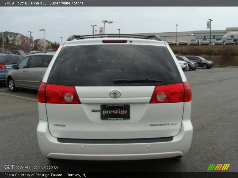 Super White / Stone 2009 Toyota Sienna XLE
