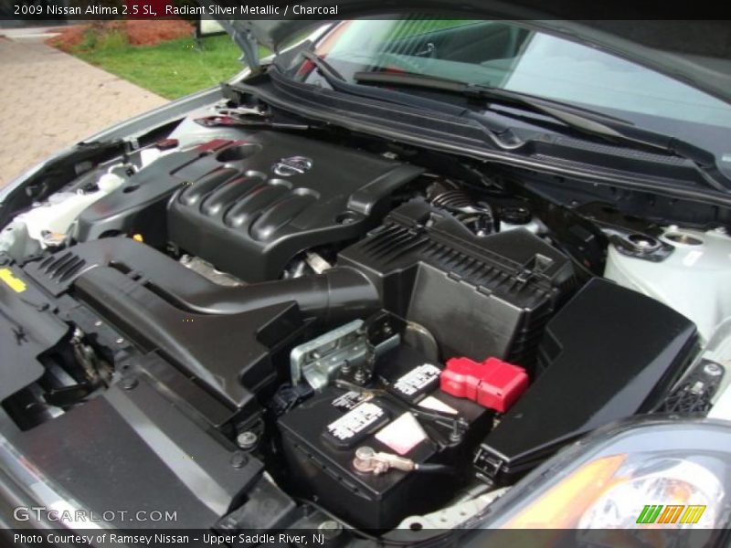 Radiant Silver Metallic / Charcoal 2009 Nissan Altima 2.5 SL