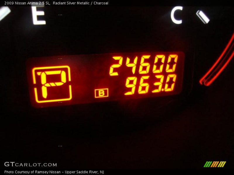 Radiant Silver Metallic / Charcoal 2009 Nissan Altima 2.5 SL