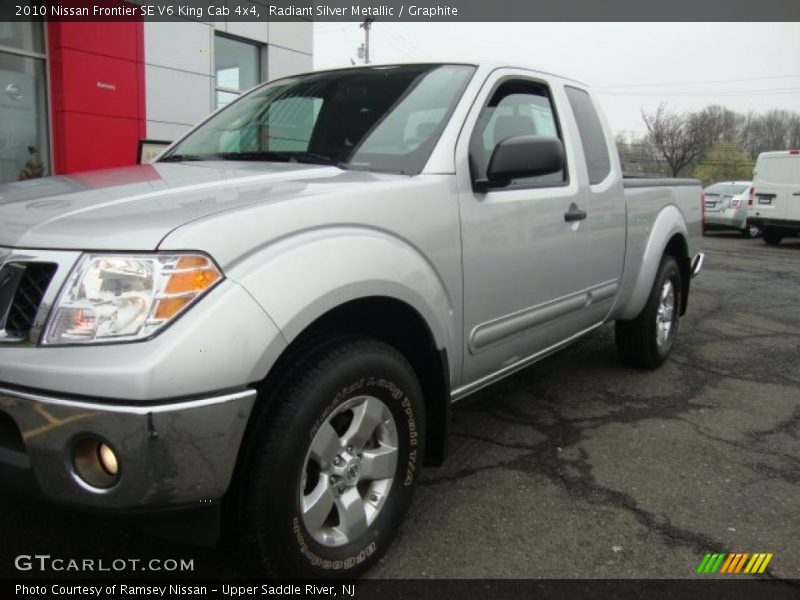 Radiant Silver Metallic / Graphite 2010 Nissan Frontier SE V6 King Cab 4x4
