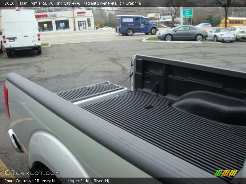 Radiant Silver Metallic / Graphite 2010 Nissan Frontier SE V6 King Cab 4x4