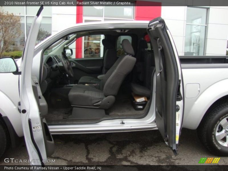  2010 Frontier SE V6 King Cab 4x4 Graphite Interior