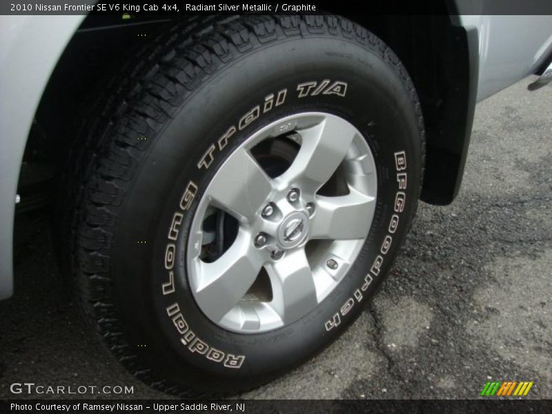 Radiant Silver Metallic / Graphite 2010 Nissan Frontier SE V6 King Cab 4x4