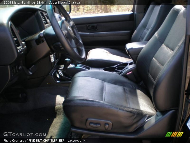 Super Black / Charcoal 2004 Nissan Pathfinder SE 4x4
