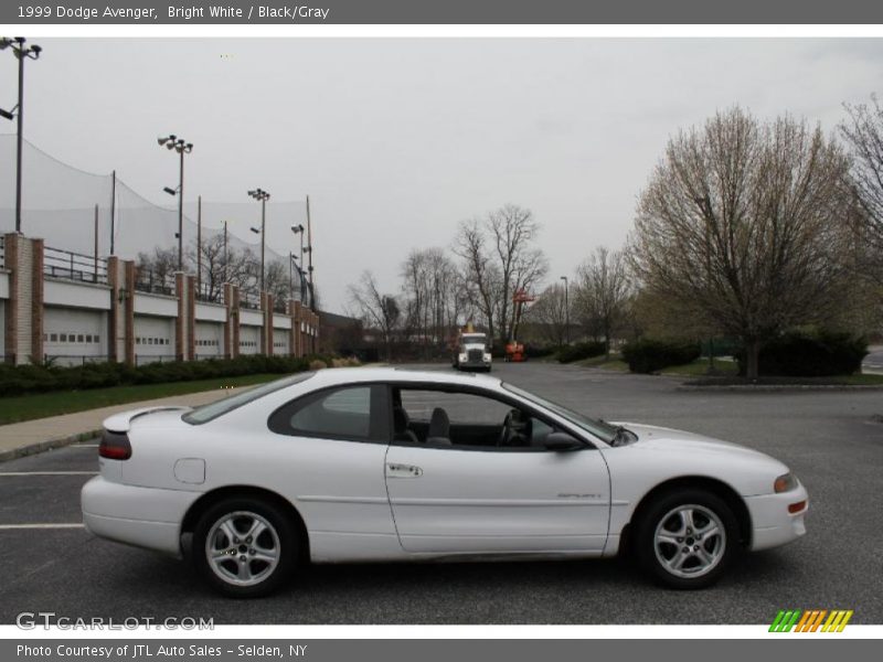 Bright White / Black/Gray 1999 Dodge Avenger