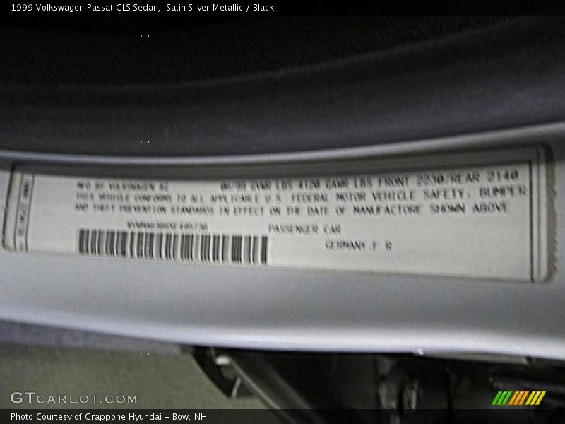 Satin Silver Metallic / Black 1999 Volkswagen Passat GLS Sedan