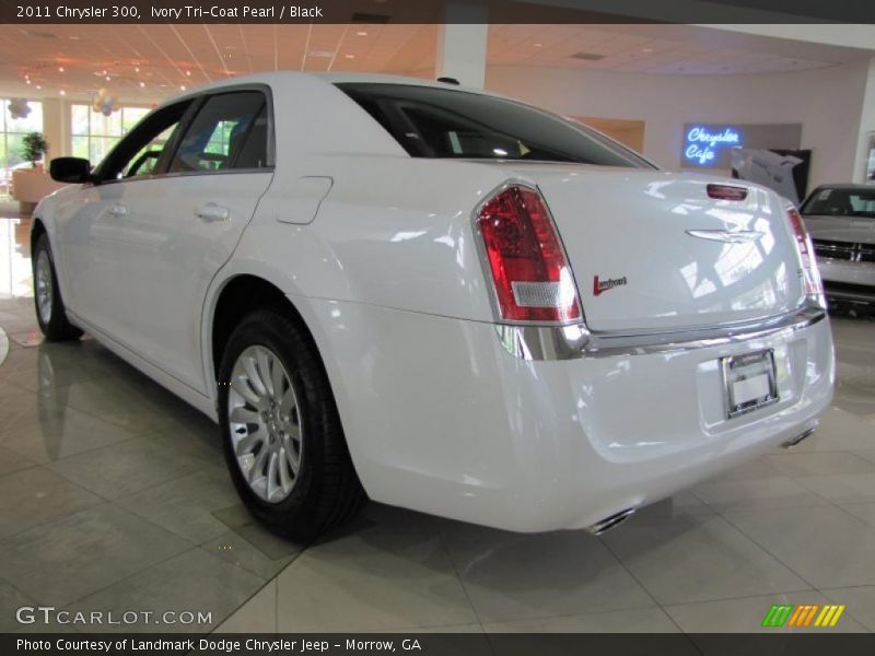 Ivory Tri-Coat Pearl / Black 2011 Chrysler 300