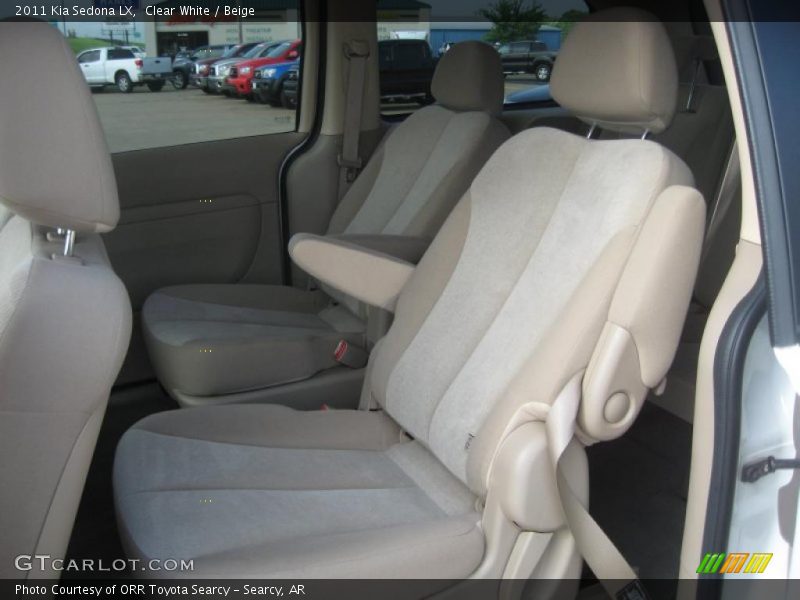 Clear White / Beige 2011 Kia Sedona LX