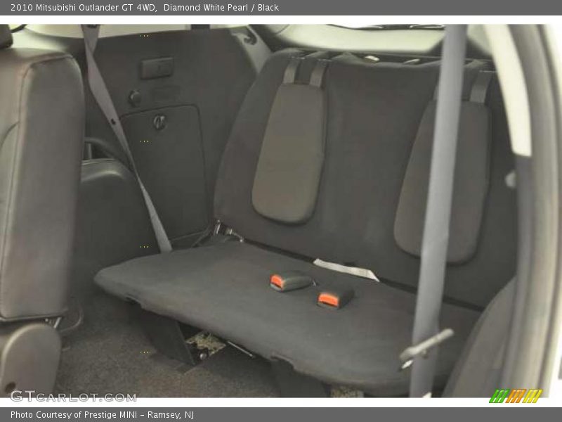 Diamond White Pearl / Black 2010 Mitsubishi Outlander GT 4WD