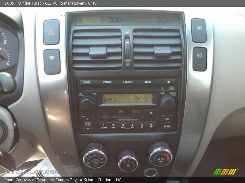 Sahara Silver / Gray 2005 Hyundai Tucson GLS V6