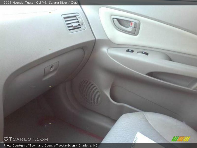 Sahara Silver / Gray 2005 Hyundai Tucson GLS V6