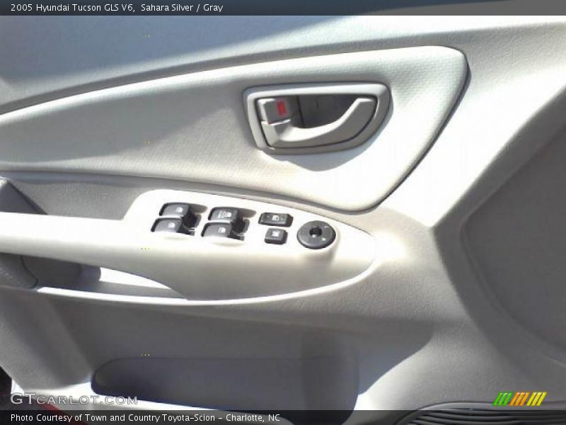 Sahara Silver / Gray 2005 Hyundai Tucson GLS V6