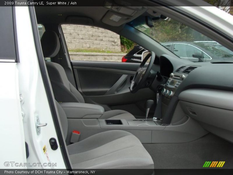 Super White / Ash 2009 Toyota Camry LE
