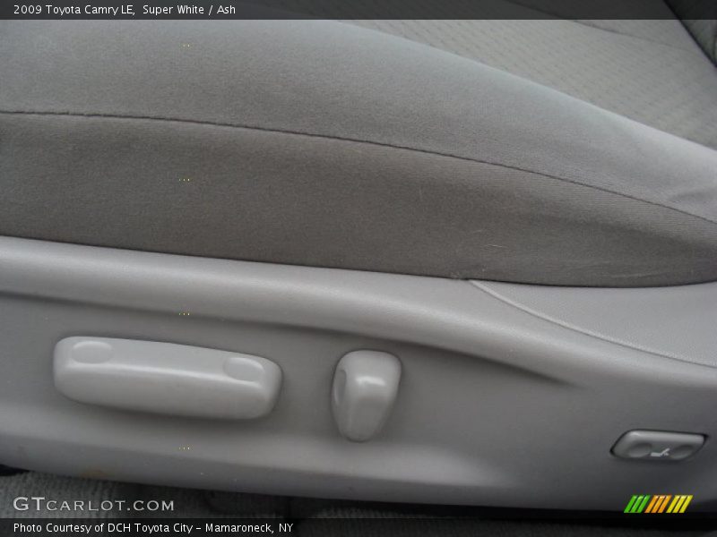 Super White / Ash 2009 Toyota Camry LE